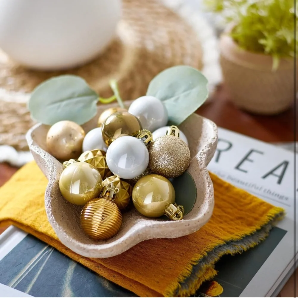 NEW Christmas Ornaments 49 Ornaments Gold Color Scheme Christmas Baubles - Picture 3 of 13